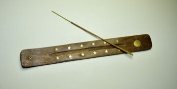 Räucherstäbchenhalter "Sterne-Sonne" Holz/Messing – Bild 2